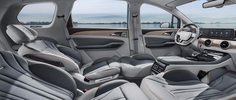 7-местный минивэн Forthing Yacht с мотором Mitsubishi&nbsp;подешевел в России на 700 тыс. рублей, но скидка предоставляется не всем